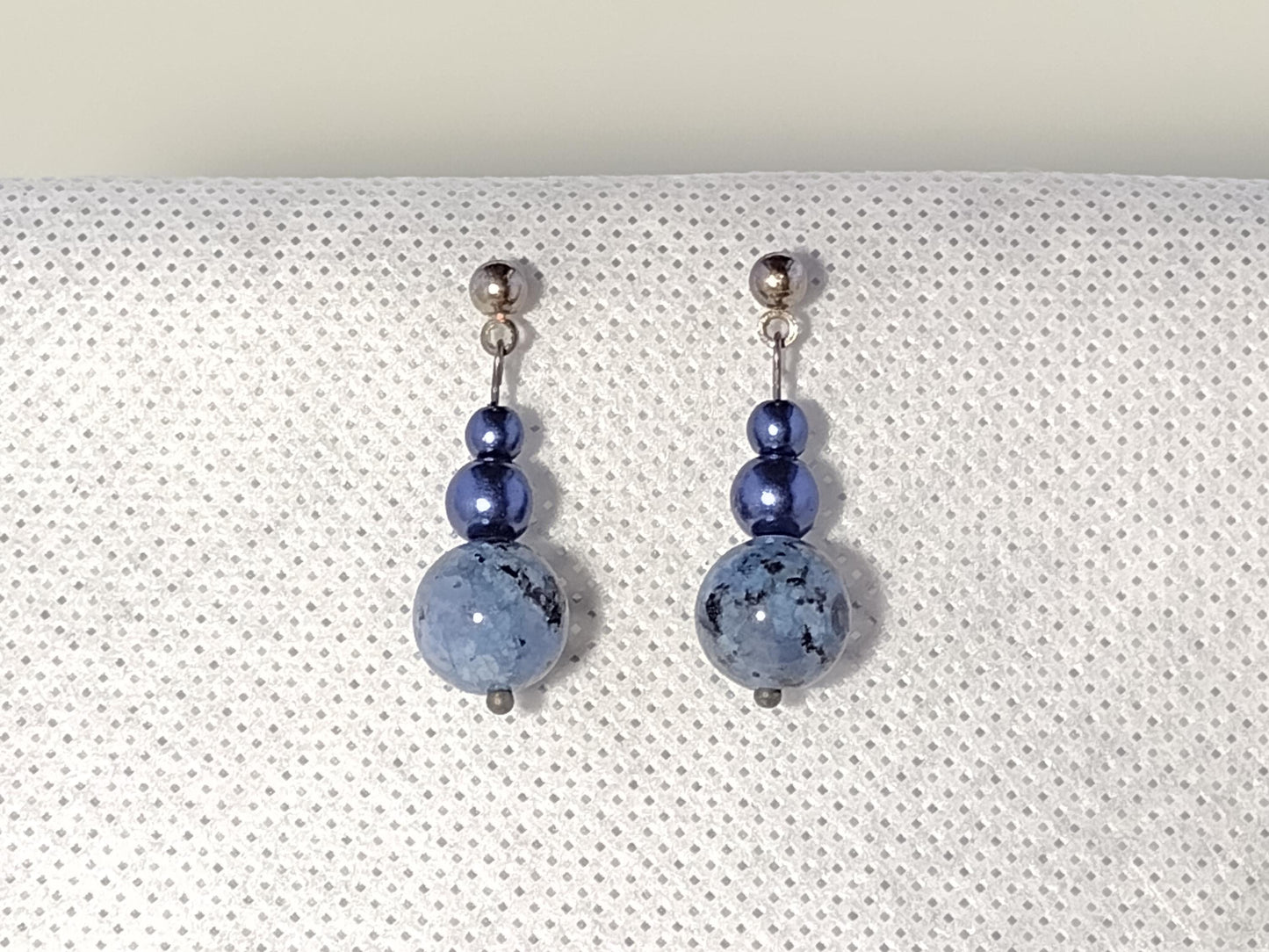 Drop/dangle earrings with glass beads and blue semiprecious stones