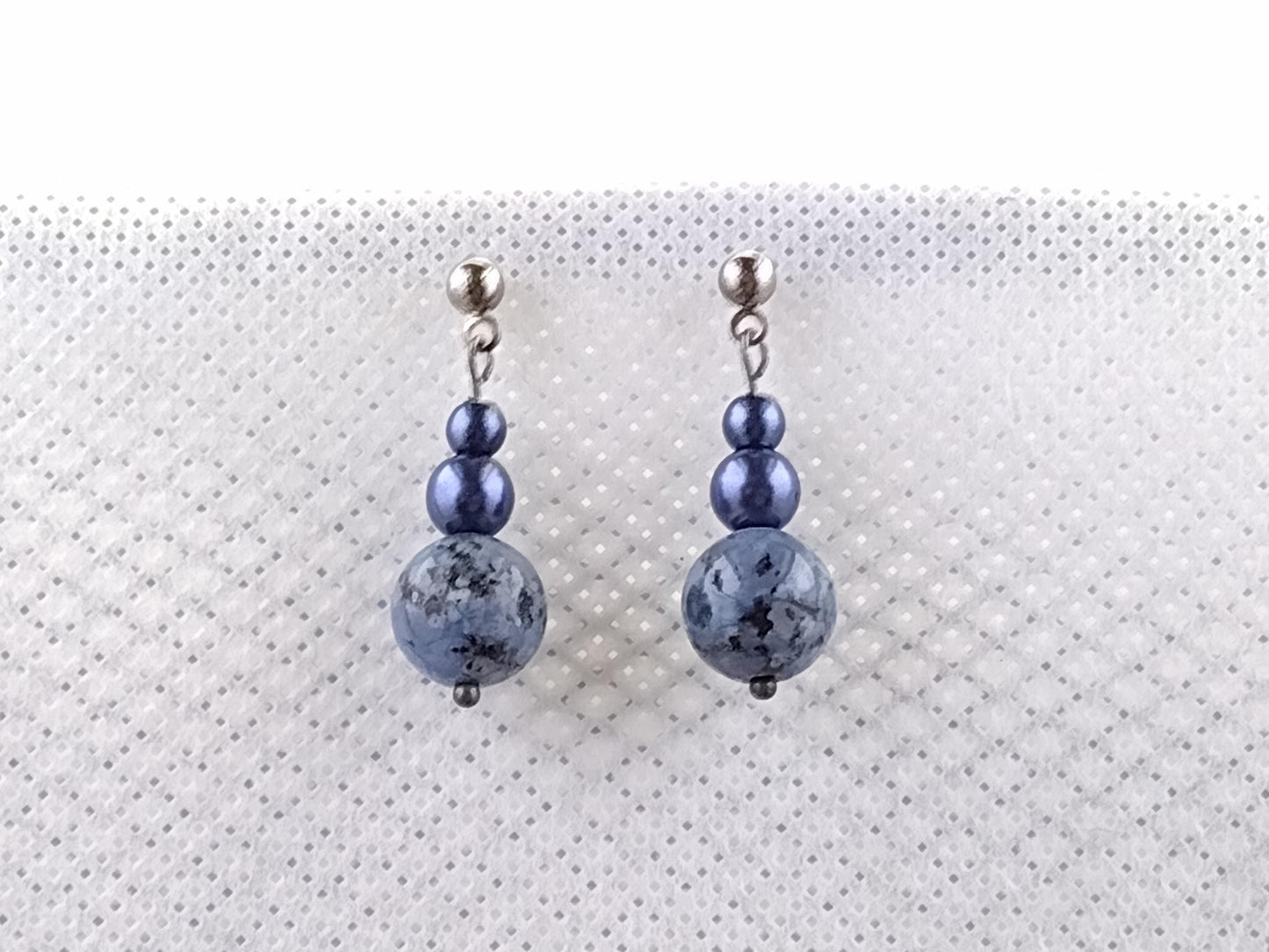 Drop/dangle earrings with glass beads and blue semiprecious stones