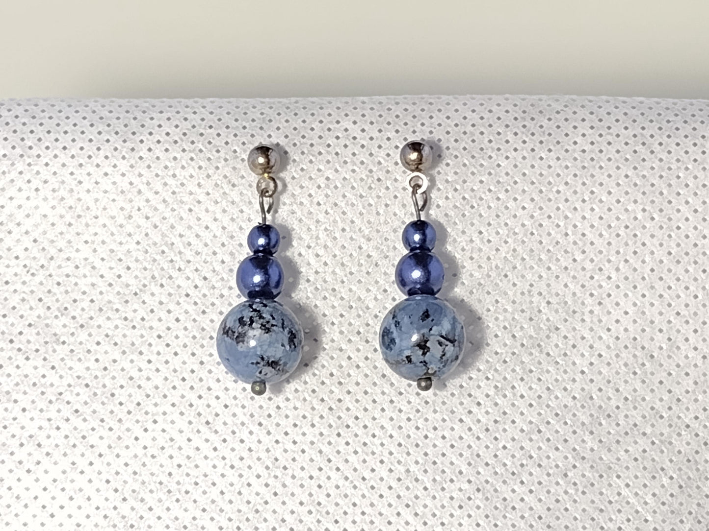 Drop/dangle earrings with glass beads and blue semiprecious stones