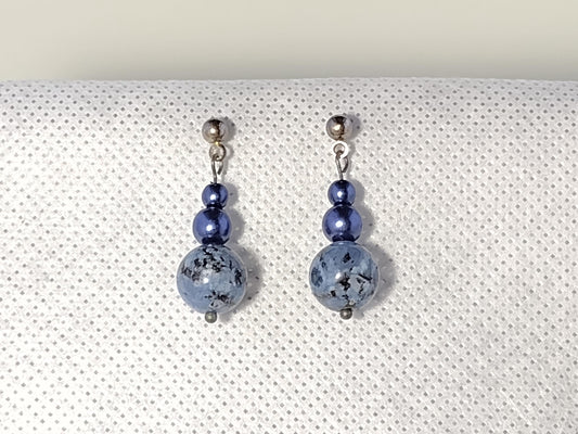 Drop/dangle earrings with glass beads and blue semiprecious stones