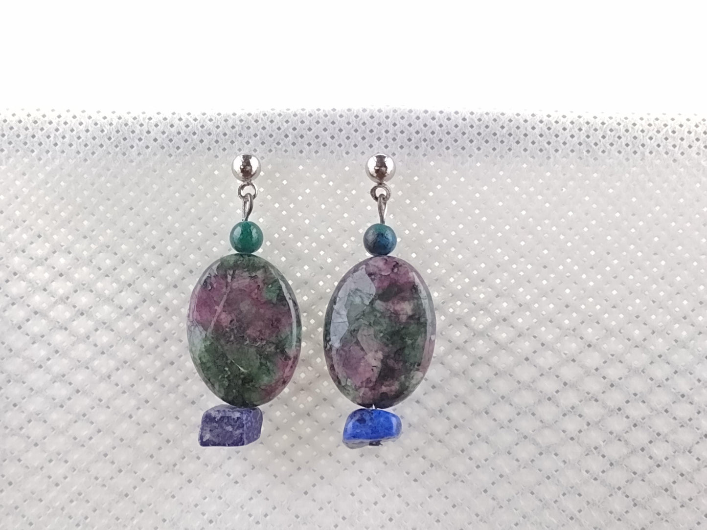 Dangle earrings with ruby in zoisite and lapis lazuli