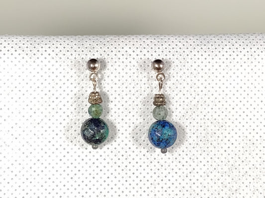 Dangle earrings with faceted semi precious stones