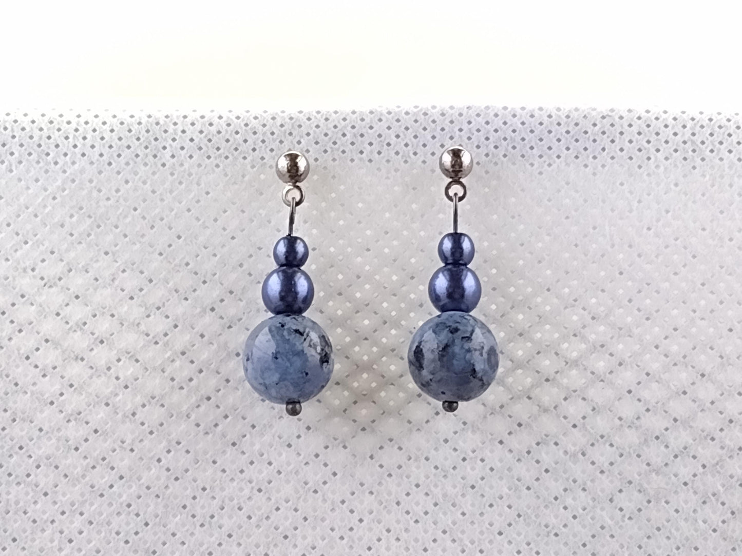 Drop/dangle earrings with glass beads and blue semiprecious stones