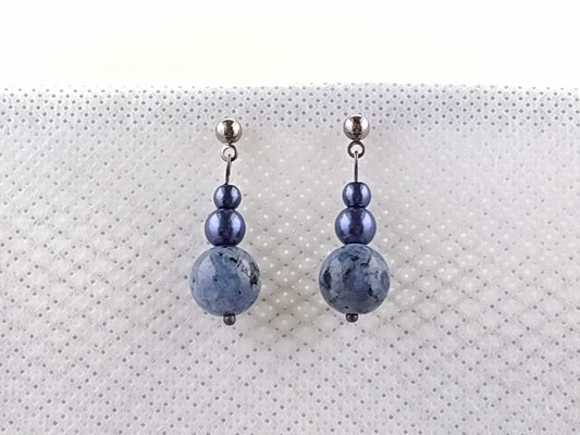 Drop/dangle earrings with glass beads and blue semiprecious stones